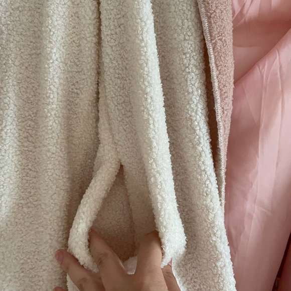 Luca and Grae white and pink fuzzy Sherpa - Picture 10 of 12